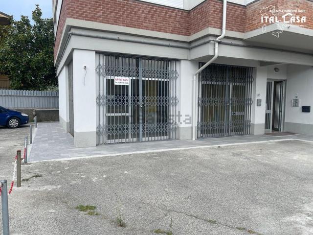 Locale in affitto di 100 m² in Via Empolese