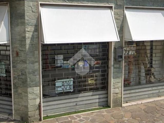 Locale in affitto di 100 m² in Via F. Petrarca, 12
