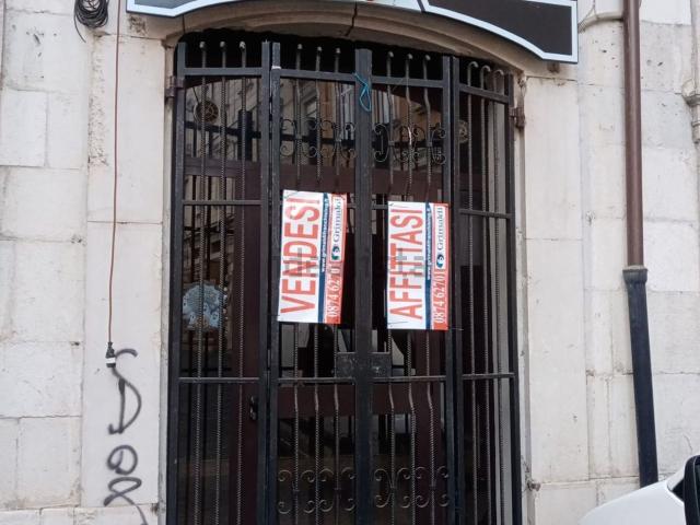 Locale in affitto di 100 m² in Via Ferrari, 27