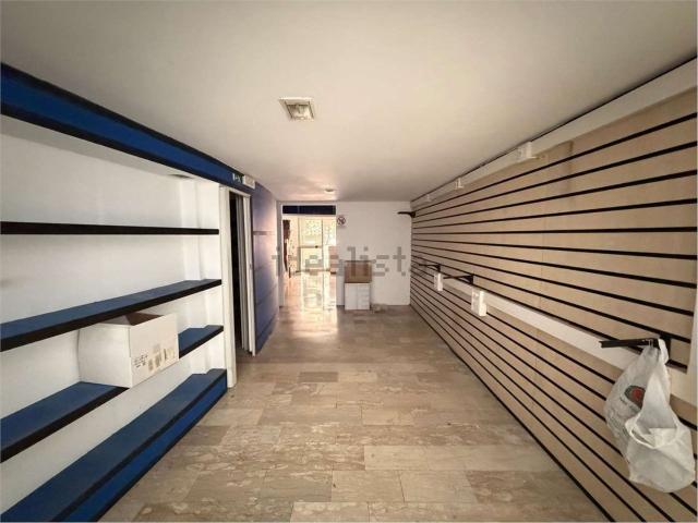 Locale in affitto di 100 m² in Via Ferriera