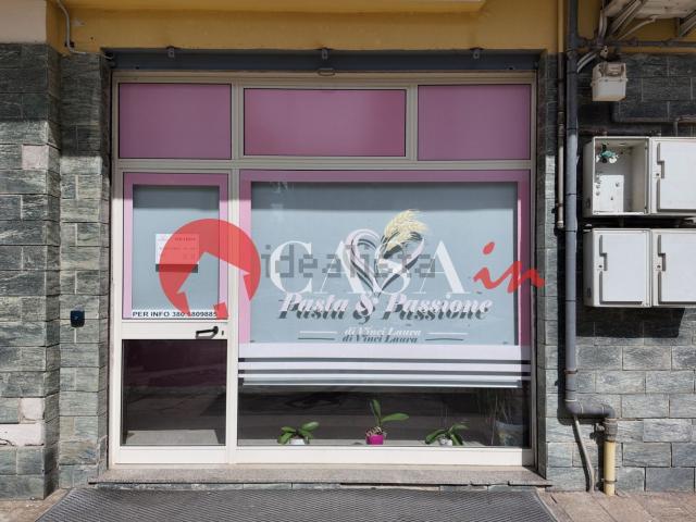 Locale in affitto di 100 m² in Via Luca della Robbia, 9