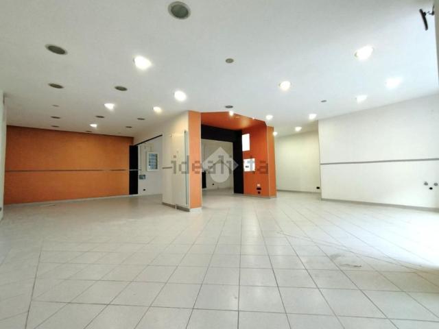Locale in affitto di 100 m² in Via Monte Grappa, 124