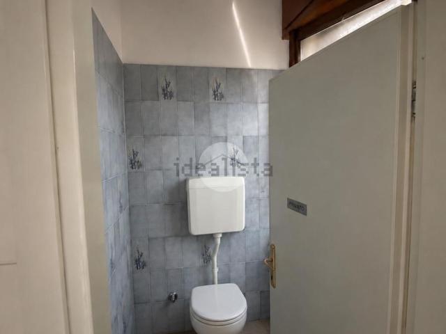 Locale in affitto di 100 m² in Via Magellano