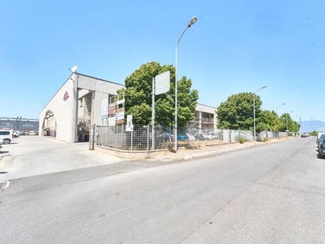 Locale in affitto di 100 m² in Via Maira, 15
