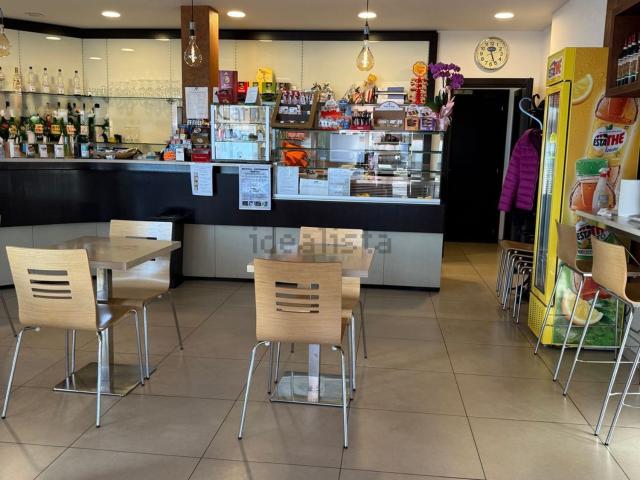 Locale in affitto di 100 m² in Via Neive, 3