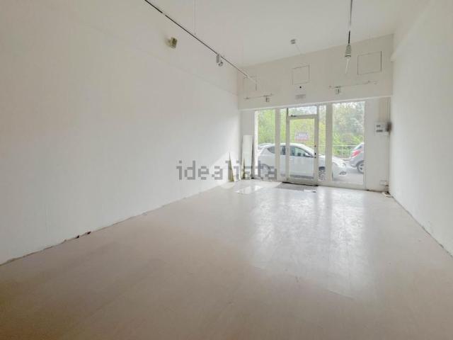 Locale in affitto di 100 m² in Via Nino Tavoni, 3