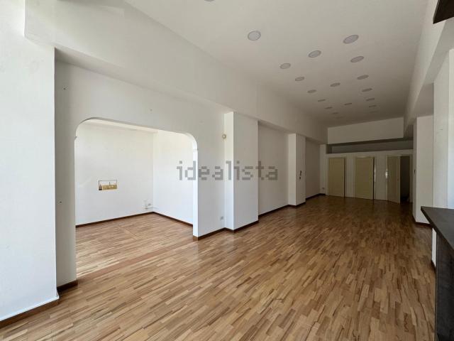 Locale in affitto di 100 m² in Via Nino Bixio, 59