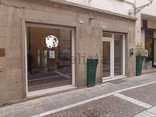 Locale in affitto di 100 m² in Via Sant&apos Andrea, 12