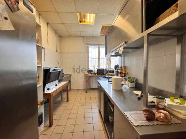 Locale in affitto di 100 m² in Via Scuole