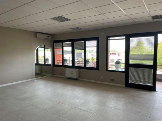 Locale in affitto di 100 m² in Via Sempione