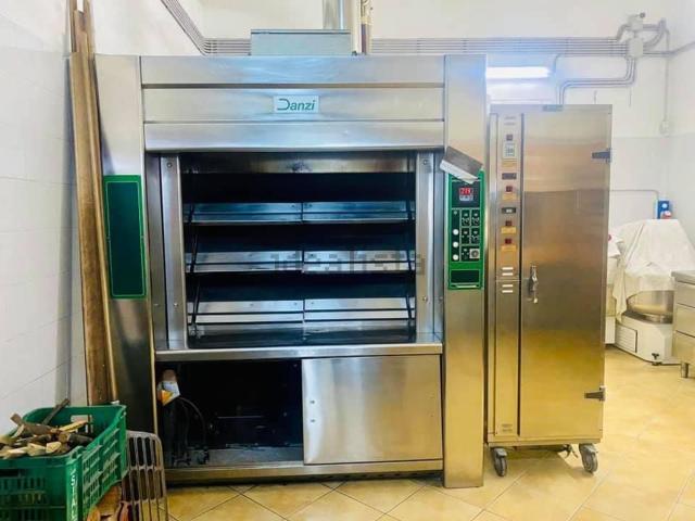 Locale in affitto di 100 m² in Via Siculo Orientale, 98