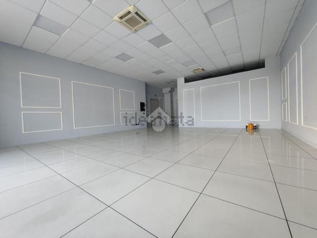 Locale in affitto di 100 m² in Via Stella, 44