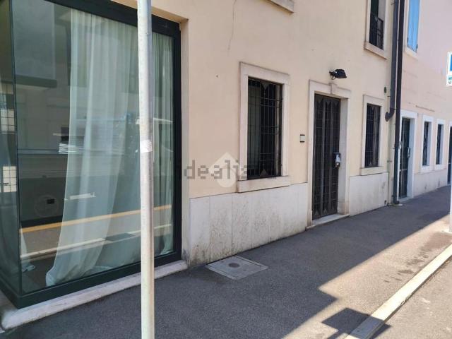 Locale in affitto di 100 m² in Via Pace, 115