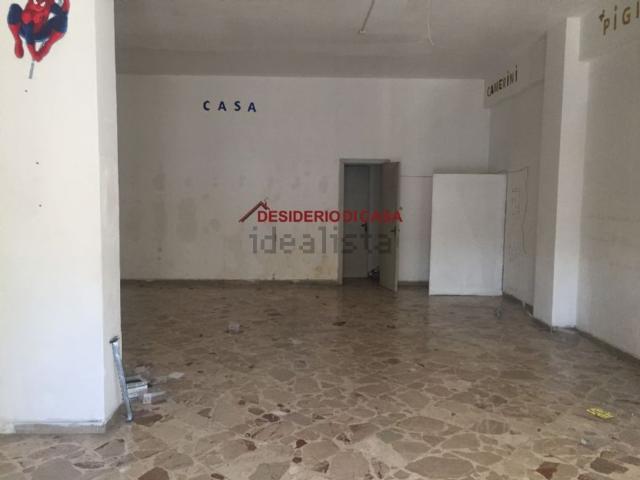 Locale in affitto di 100 m² in Via Papa Giovanni XXIII