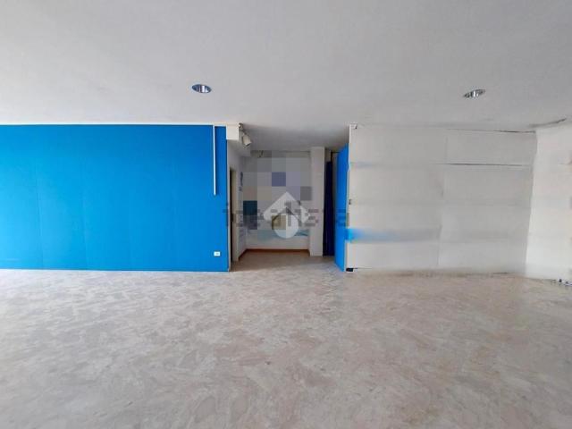 Locale in affitto di 100 m² in Via Pietro Galati, 58