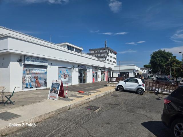 Locale in affitto di 100 m² in Via Pindaro
