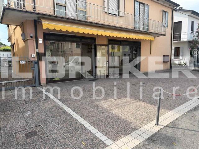 Locale in affitto di 100 m² in Via Roma