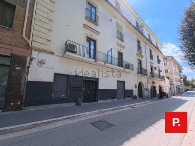 Locale in affitto di 100 m² in Via Raffaele Gasparri, 10