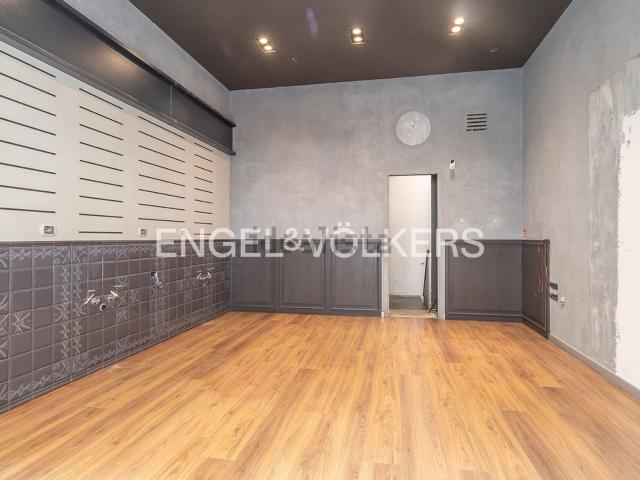 Locale in affitto di 100 m² in Via Tomacelli