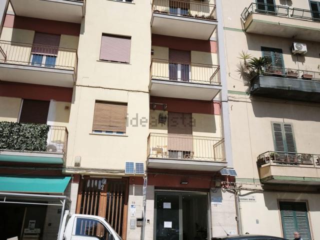 Locale in affitto di 100 m² in Via Tommaso Aversa