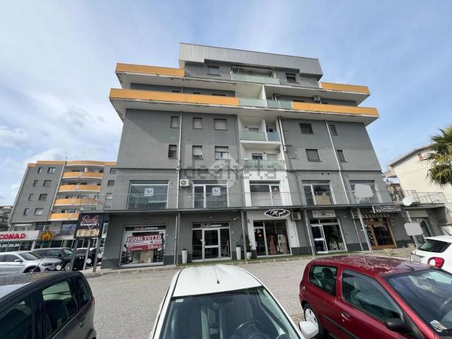 Locale in affitto di 100 m² in Via Trieste, 5