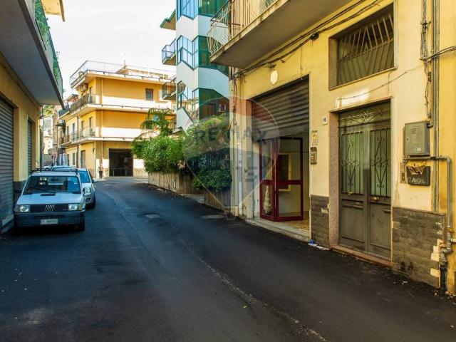Locale in affitto di 100 m² in Via Turchia, 48
