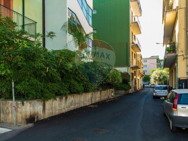 Locale in affitto di 100 m² in Via Turchia, 48
