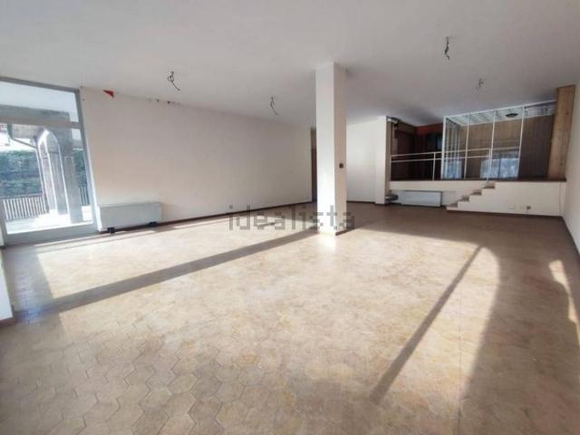 Locale in affitto di 100 m² in Via Veneto, 1