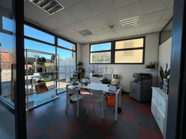 Locale in affitto di 100 m² in Via Vittorio Veneto, 150