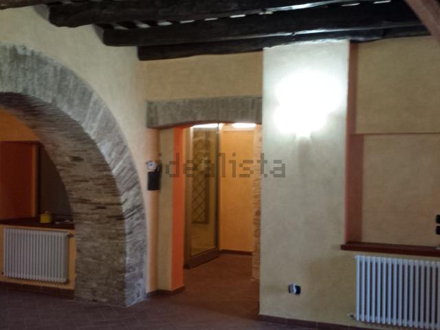 Locale in affitto di 100 m² in Via VITTORIO VENETO