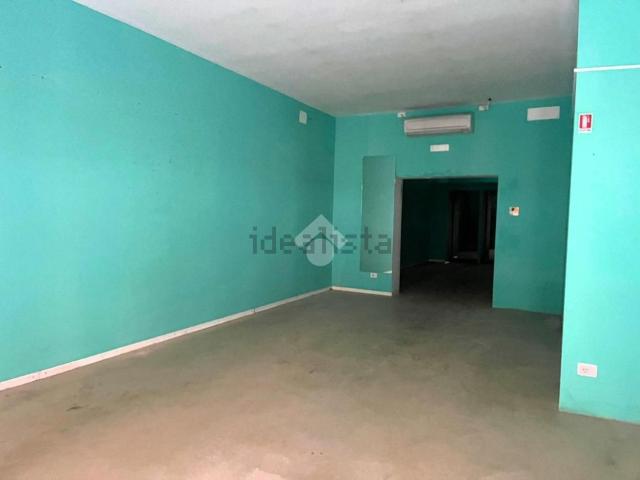 Locale in affitto di 100 m² in Via XXV Aprile