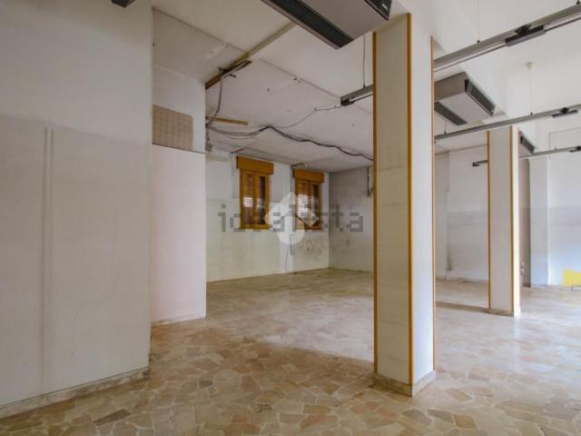 Locale in affitto di 100 m² in Viale Vittorio Veneto