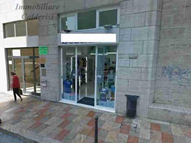Locale in affitto di 100 m² in Viale Alcide De Gasperi
