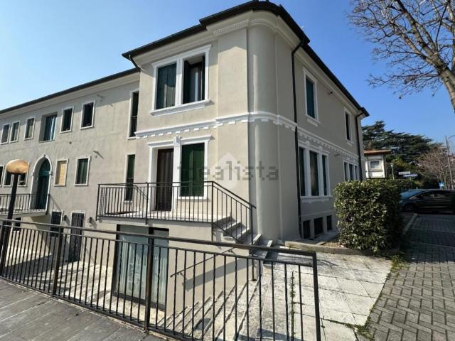 Locale in affitto di 100 m² in Viale Armando Diaz, 57