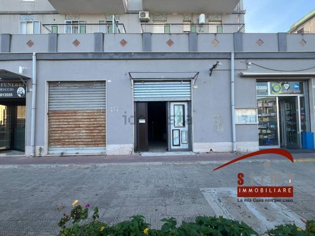 Locale in affitto di 100 m² in Viale dei Comuni, 137