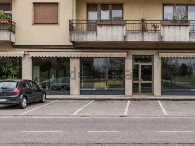 Locale in affitto di 100 m² in Viale Europa, 85