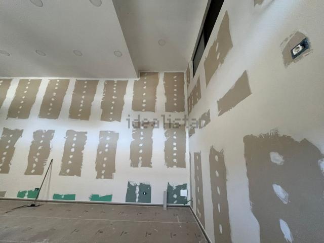 Locale in affitto di 100 m² in Viale Lucrezia della Valle