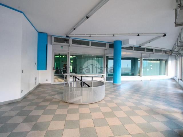 Locale in affitto di 100 m² in Viale Oriano