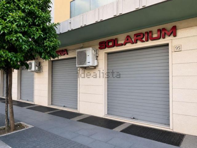 Locale in affitto di 100 m² in Viale Partenope