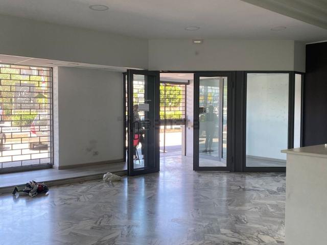 Locale in affitto di 100 m² in Viale Scala Greca, 287