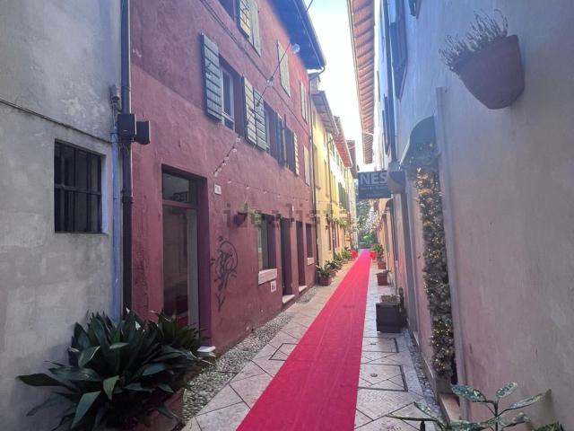 Locale in affitto di 100 m² in Vicolo delle Mura