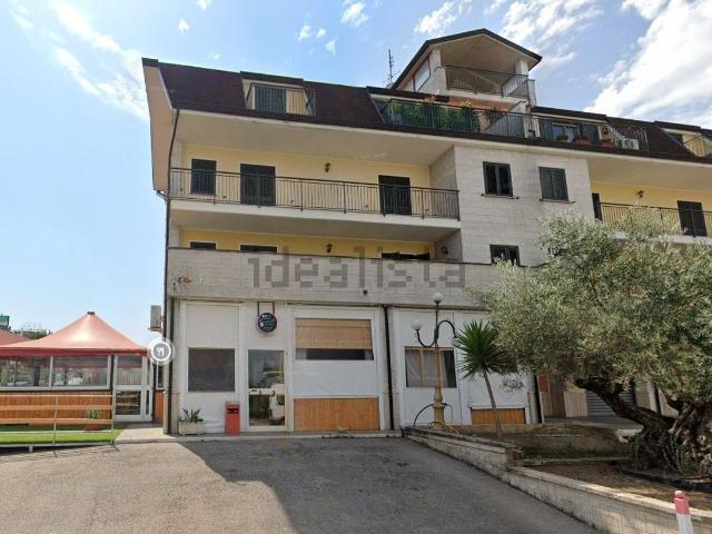 Locale in affitto di 100 m² in Contrada Iannassi