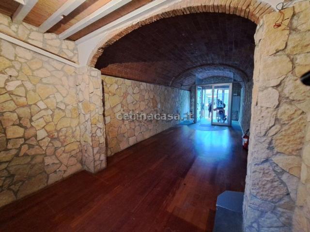 Locale in affitto di 100 m² in Corso Giacomo Matteotti
