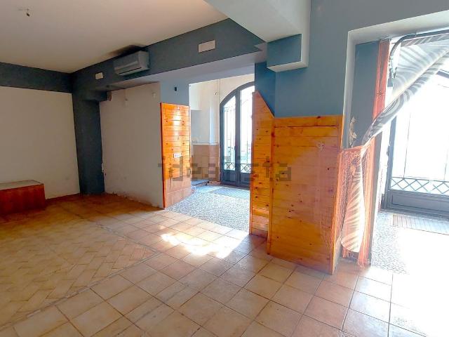Locale in affitto di 100 m² in Piazza Colombo