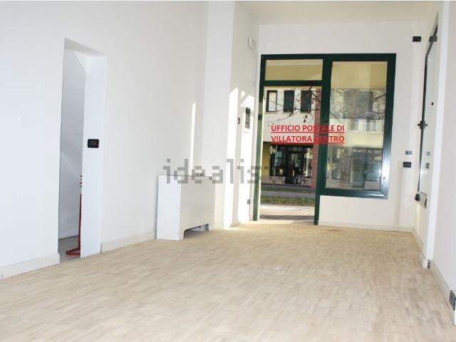 Locale in affitto di 100 m² in Piazza Aldo Moro, 6