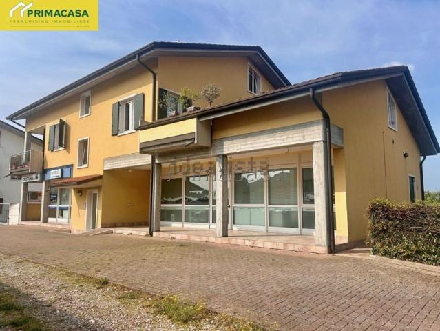 Locale in affitto di 100 m² in Piazza Davide Begalli