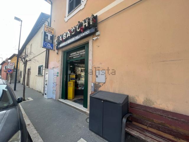 Locale in affitto di 100 m² in Piazza degli Angeli, 2