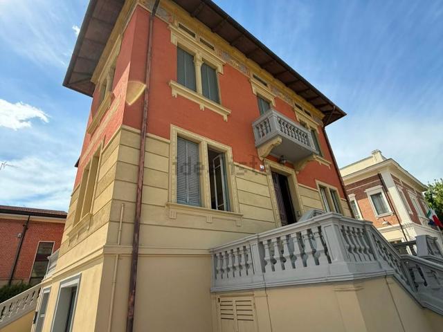 Locale in affitto di 100 m² in Piazza del Popolo, 1