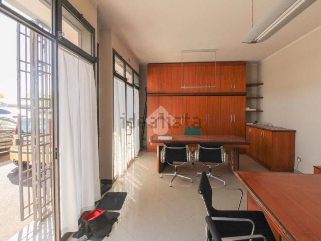 Locale in affitto di 100 m² in Piazza dell&apos Amicizia