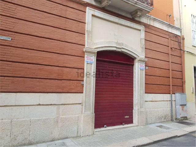 Locale in affitto di 100 m² in Piazza Duomo